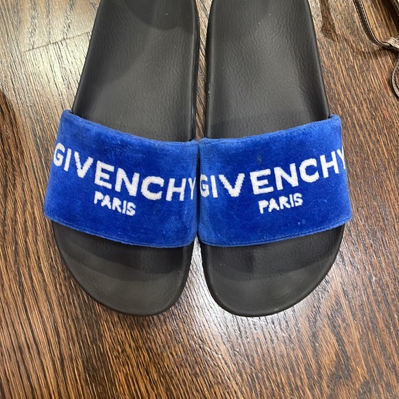Size 38 givenchy slides super comfortable !! - Picture 3 of 3